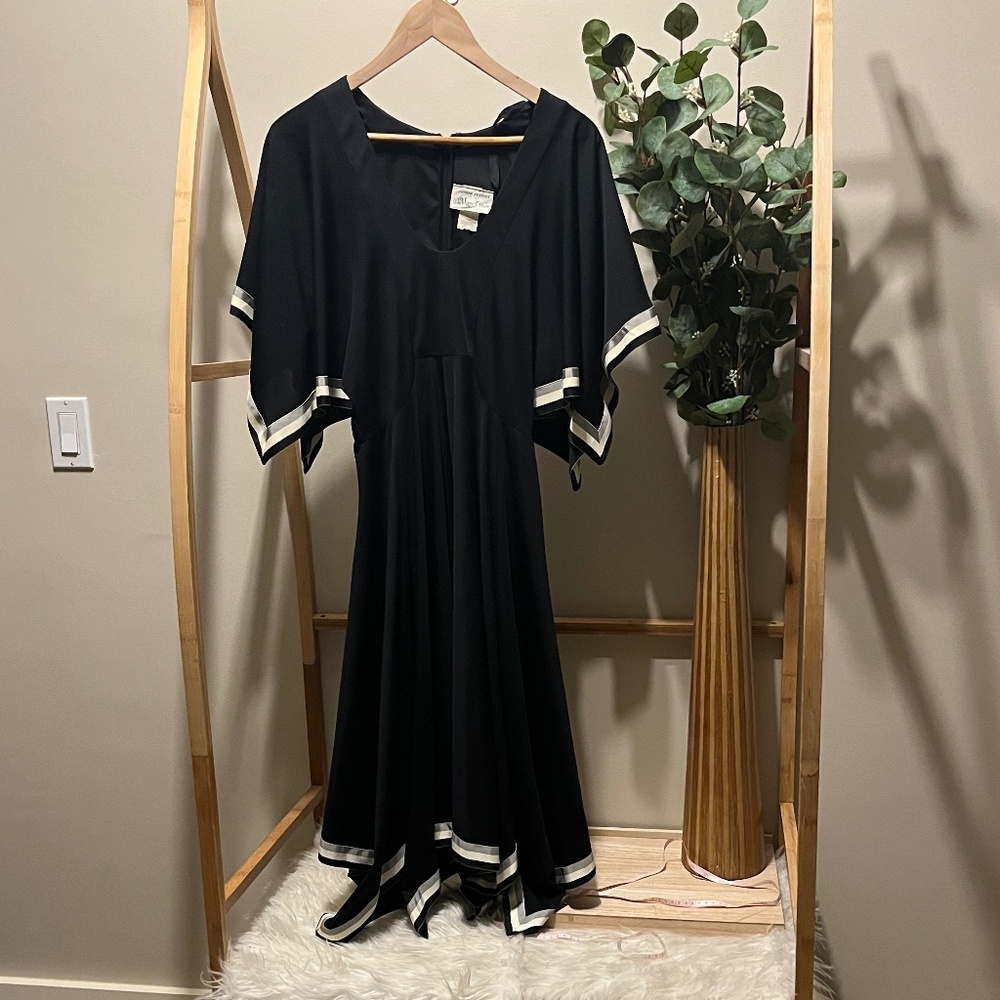 Vintage Algo-Ettes Black Short Sleeve Midi Dress